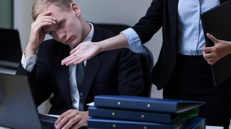 La critique négative fait du mal autant aux autres qu'à soi-même La critique négative fait du mal autant aux autres qu'à soi-même